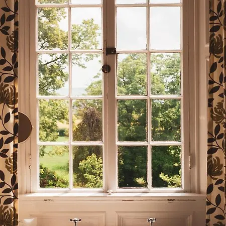 Heads Nook Hall 5*