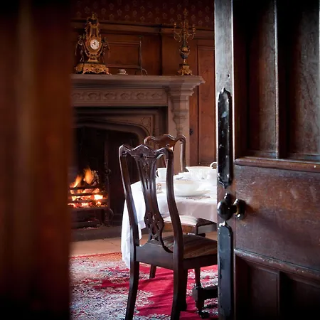 Heads Nook Hall 5*