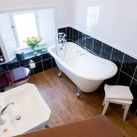 Heads Nook Hall 5* ברמפטון