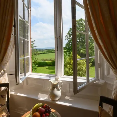 Heads Nook Hall 5*