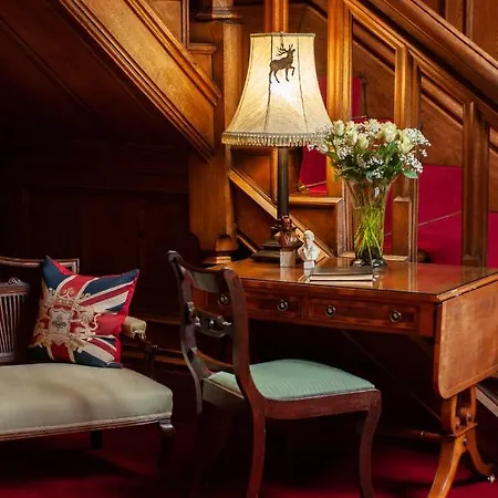Heads Nook Hall 5*