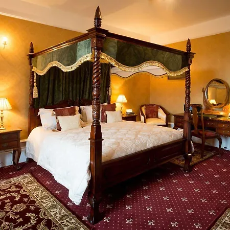 Heads Nook Hall 5*
